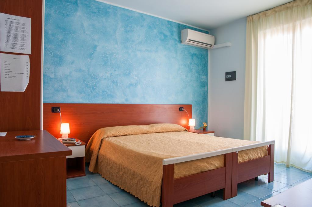 Megaron Hotel Поццалло Екстер'єр фото